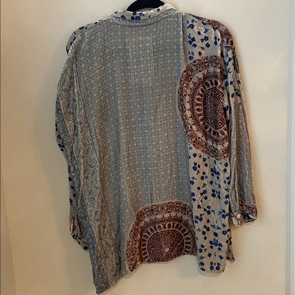 Johnny Was Silk Blend Mixed Print Boho Button Front Blouse Blue Burgundy Size S - Picture 2 of 4